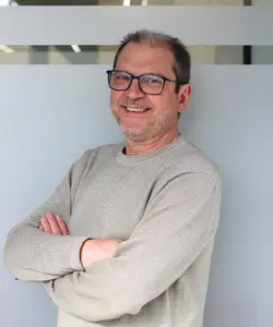Antonio Fernández, especialista en procedimientos de cancelación registral de vehículos en Cádiz